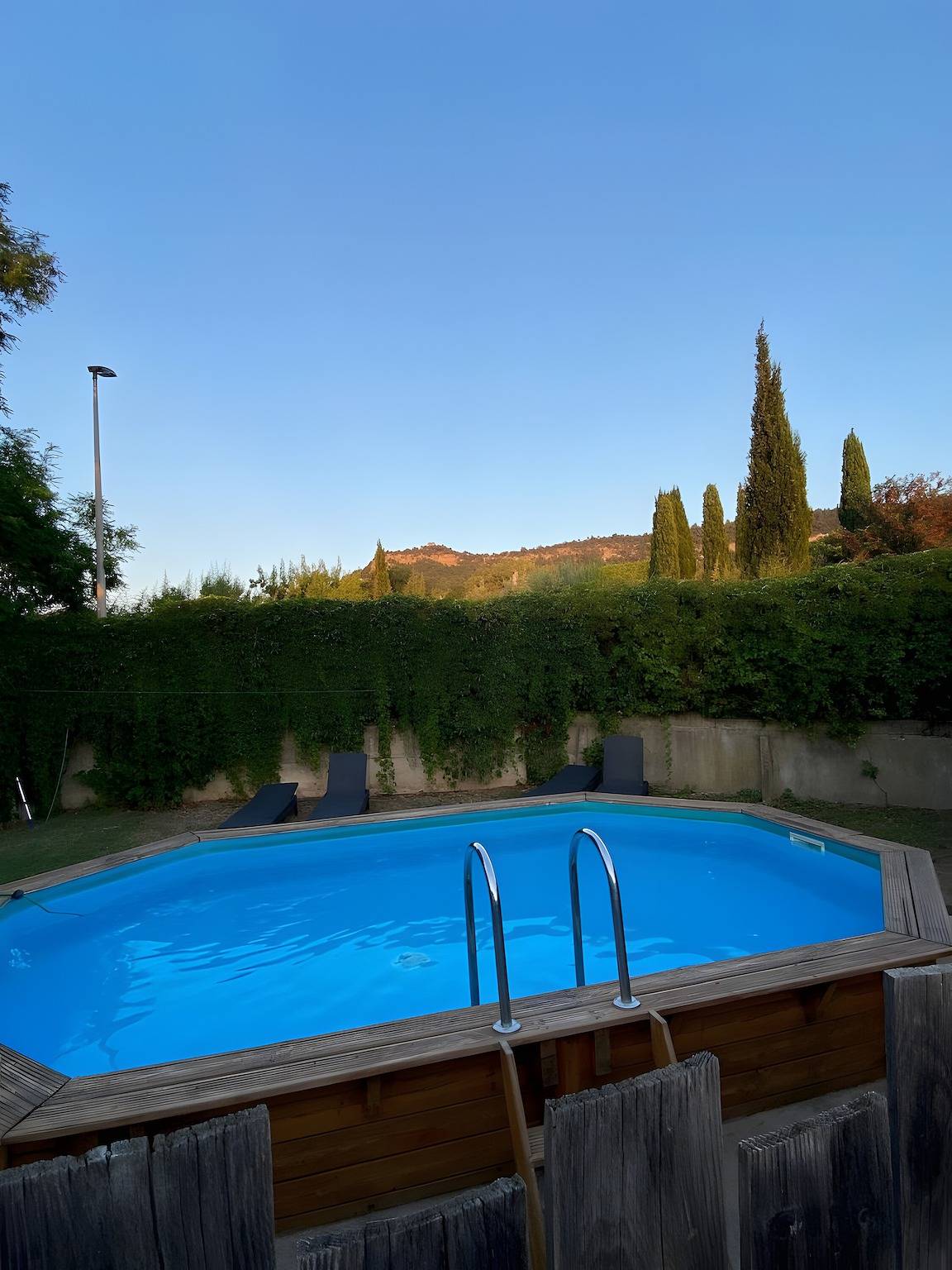 Le néflier – Gîtes Les Sablières: Familienfreundliches Ferienhaus in der Drôme Provençale in Saint-Paul-Trois-Châteaux, Nyons und Umgebung