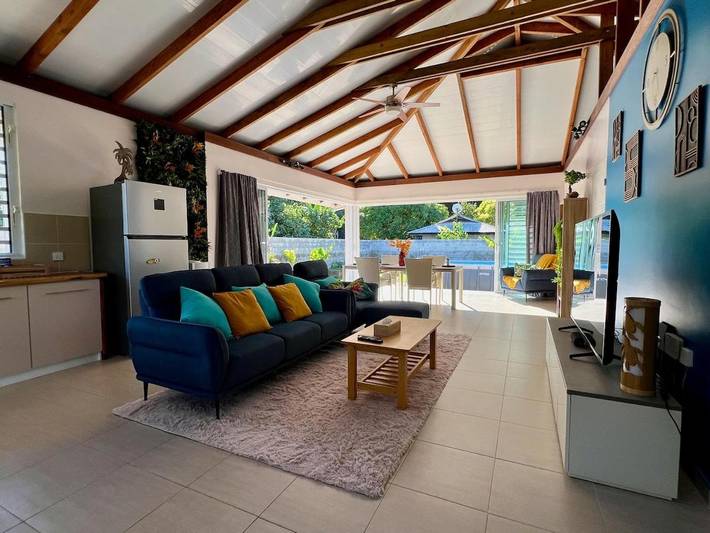 Villa pour 4 personnes, avec piscine et jardin ainsi que bassin pour enfant et terrasse