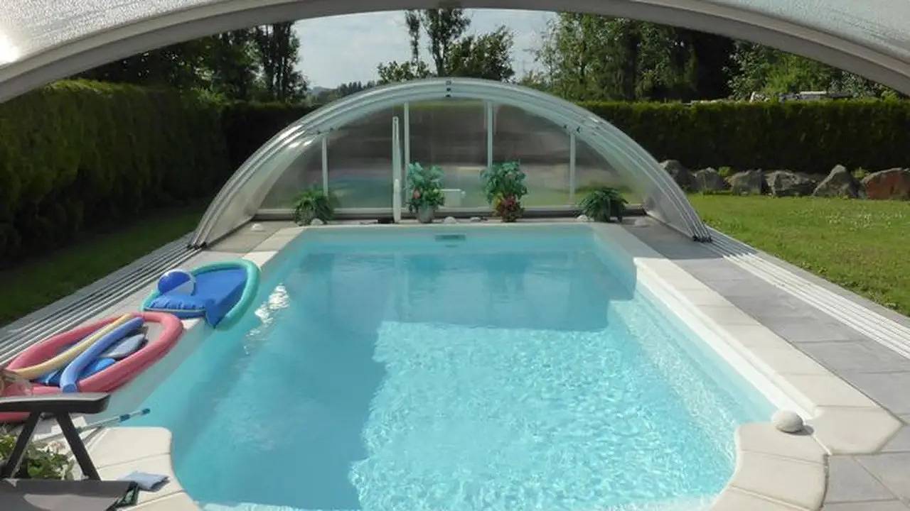 Geheel vakantieappartement, Vakantieappartement voor 4 personen met zwembad in Wangen, Region Bodensee-Oberschwaben