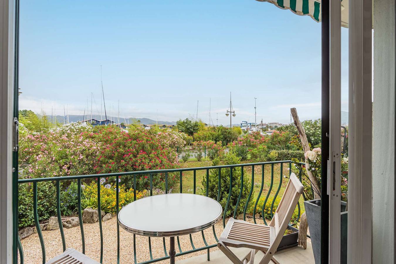 Appartement entier, Vue sur le port de plaisance, parking à 2 pas de la grande plage in Hendaye, Région de Bayonne