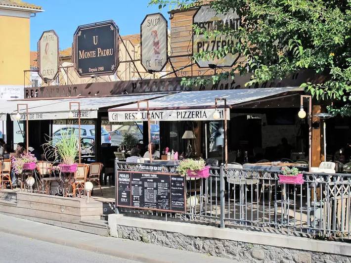 Location de vacances pour 10 personnes, avec jardin et piscine à Pietroso