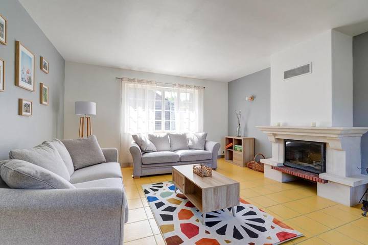 Location de vacances pour 8 personnes, avec terrasse et jardin dans Grandrieux