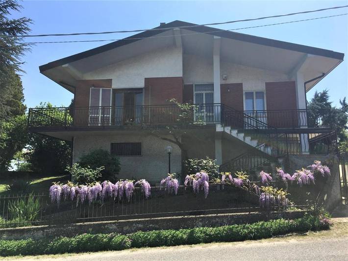 Casa vacanza per 13 persone, con Balcone e Terrazza nonché Giardino e Panorama in Oltrepò Pavese
