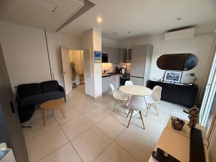 Gîte pour 2 personnes, avec terrasse dans Cinema Le Prado Marseille