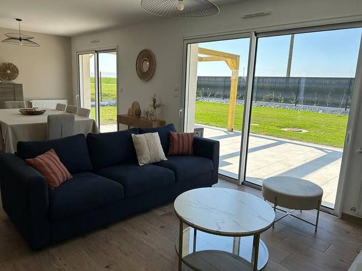 Location de vacances pour 9 personnes, avec terrasse et jardin à Chicheboville