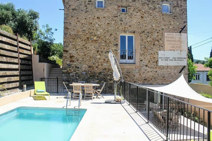 Appartement de vacances pour 7 personnes, avec terrasse ainsi que piscine et jardin
