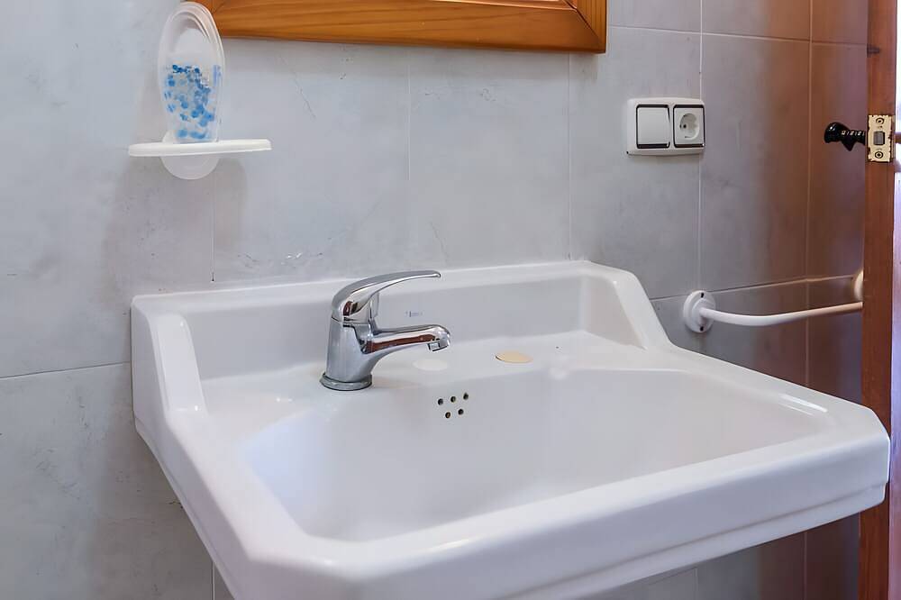 Country House 'El Rincón Del Comendador' with Shared Terrace, Wi-Fi and Air Conditioning in Tocina, Sevilla Province