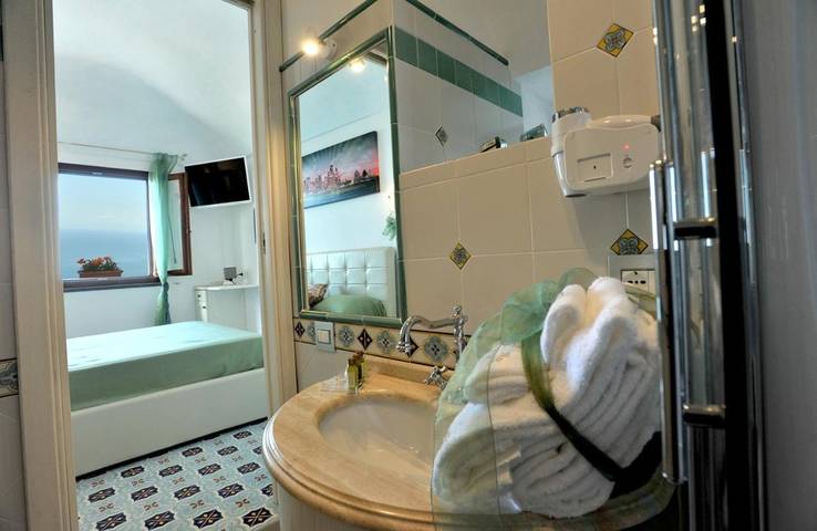 B&b per 3 persone, con Idromassaggio e Terrazza nonché Giardino e Piscina ad Amalfi