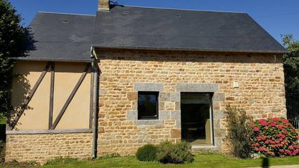 Gîte pour 4 personnes, avec terrasse et jardin, animaux acceptés à La Lucerne-d'Outremer