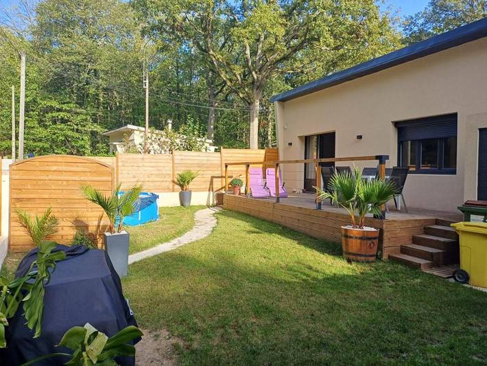 Location de vacances pour 2 personnes, avec vue ainsi que terrasse et piscine à Villiers-Saint-Frédéric