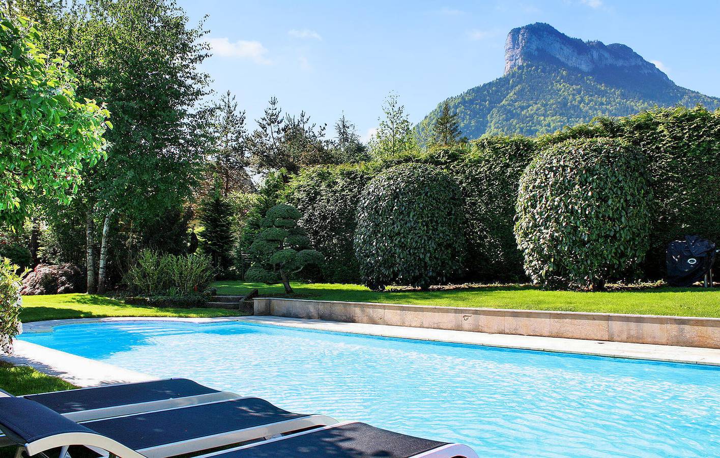 Retraite de luxe au bord du lac avec piscine, terrasse et parking in Doussard, Parc naturel régional du Massif des Bauges