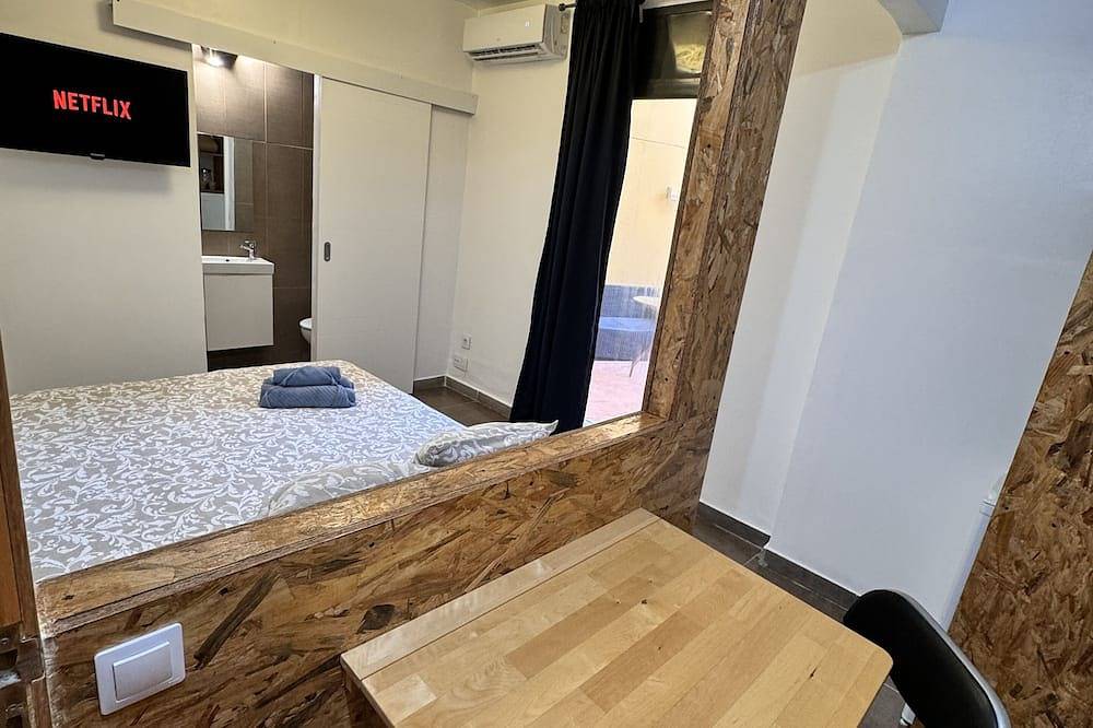 Apartamento entero, Hermosa planta baja nueva con patio y baño privado!! in Mataró, Costa del Maresme