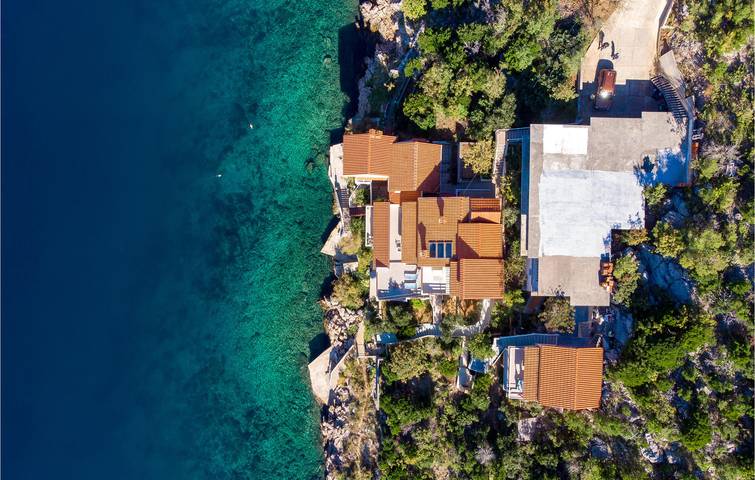 Ganze Ferienwohnung, Apartment am Meer mit WLAN, Terrasse und Parkplatz – 100 m bis zur Küste in Jablanac, Kvarner Festland