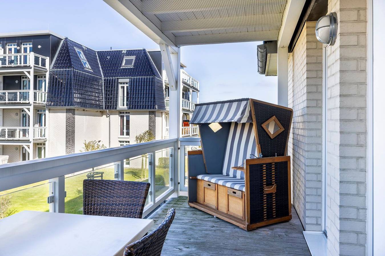 Ganze Wohnung, Strandnahe Ferienwohnung mit Sauna und tollem, überdachtem Balkon mit Deichblick in Samtgemeinde Land Wursten, Wurster Nordseeküste