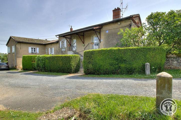 Gîte pour 4 personnes, avec Jardin et Piscine à Saint-Julien (Rhône)