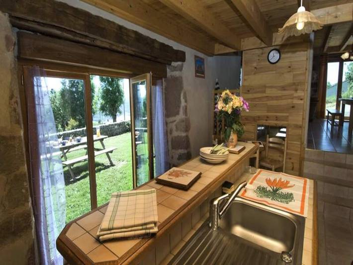 Gîte pour 6 personnes, avec piscine et jardin, animaux acceptés dans Saint-Pierre-de-Nogaret - 4