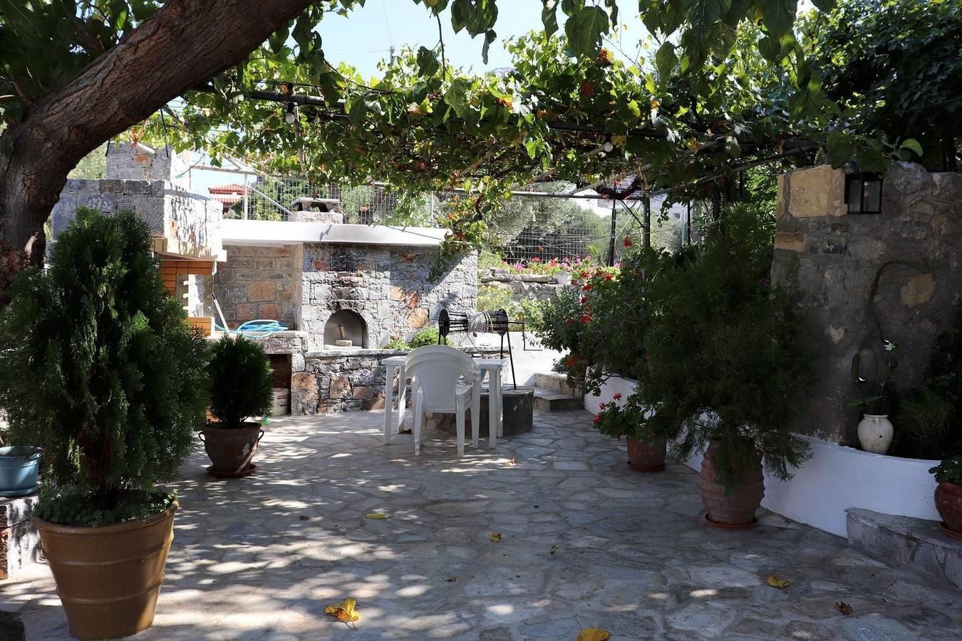 Apartamento entero, Enjoy privacy and calm very close to the beach - holiday home Istron, Crete in Ίστρον, Lasithi