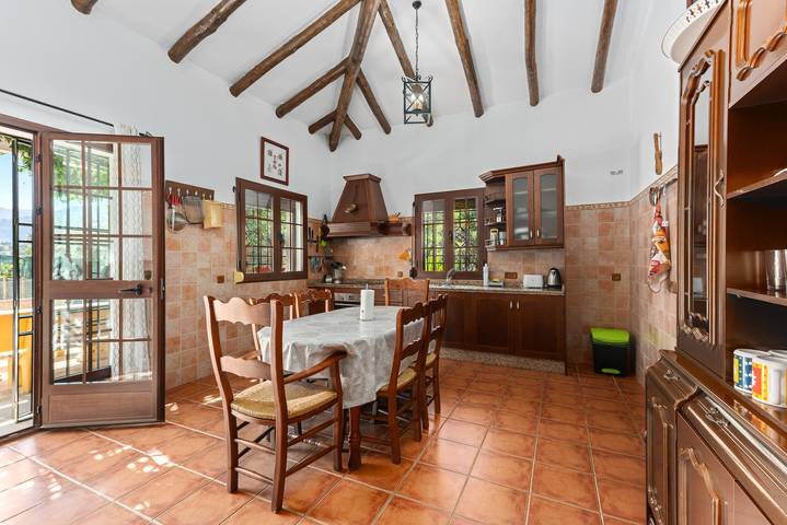 Holiday Home 'Finca Rural Mazuqueto' with Mountain View, Private Pool and Wi-Fi in Jubrique, Málaga Province
