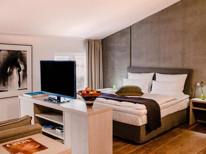 Hotel für 2 Personen, mit Balkon und Terrasse sowie Garten und Seeblick in Nauen