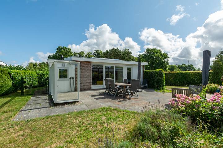 Ferienhaus für 4 Personen, mit Balkon/Terrasse und Terrasse sowie Garten in Sint Maartensvlotbrug