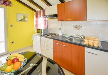 Vacation Rental for 4 Guests in Pakostane, Zadar, Picture 1