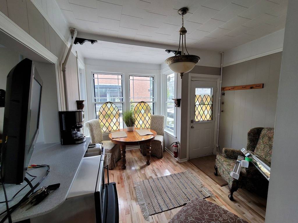 Ganze Wohnung, Carter's Beach Suite. Cozy 2some, kitchen, priv. entrance, center Liverpool. in Region of Queens Municipality, Queens County