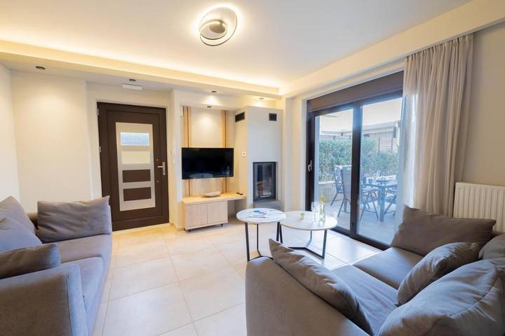 Gîte pour 6 personnes, avec Balcon et Jacuzzi ainsi que Terrasse et Vue dans Stalos - 2