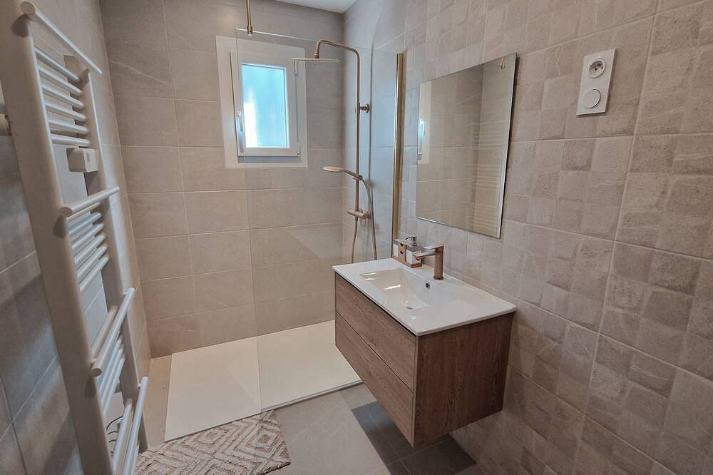 Fully renovated house with garden - Near Nîmes, Arles and Avignon in Saint-Gervasy, Nimes region