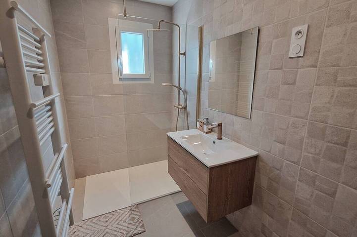 Fully renovated house with garden - Near Nîmes, Arles and Avignon in Saint-Gervasy, Region de Nimes