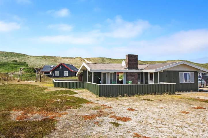 Ferieudlejning for 6 personer, med terrasse i Bjerregård