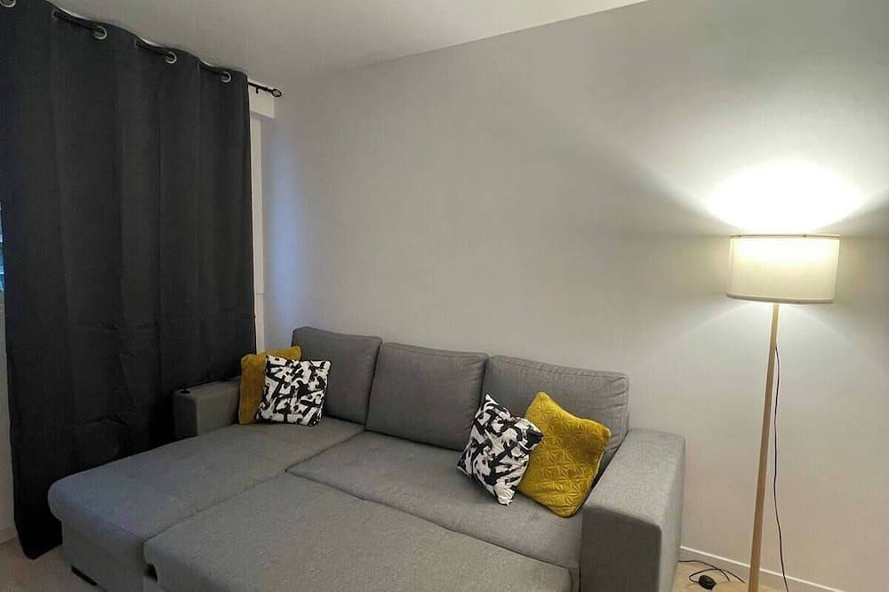 Ganze Wohnung, Superbe Studio à 5 min de Paris, au Cœur de la Défense, Refait à Neuf ! in Courbevoie, Hauts-de-Seine