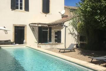 Gîte pour 10 personnes, avec terrasse et jardin, animaux acceptés à Aigues-Vives