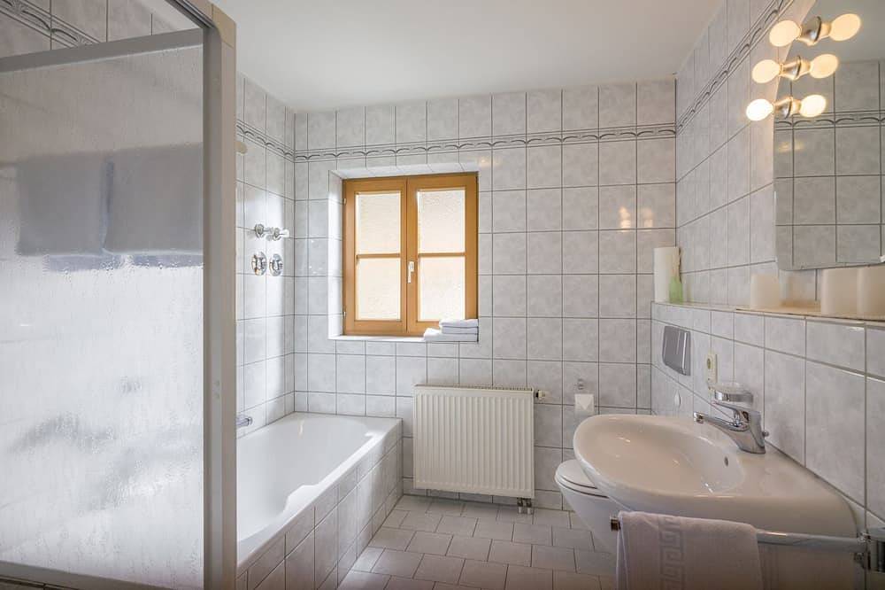 Ganze Wohnung, 3-Zimmer Ferienwohnung Terrasse, 58qm, 2 sep. Schlafzimmer in Oberaudorf, Bayerische Alpen