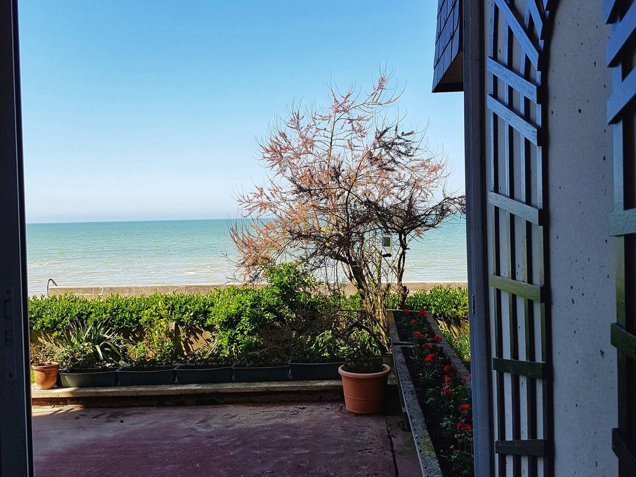 Appartement entier, Cabourg : Appartement moderne 4/5 pièces, accès plage, 8 pers, jardin et terrasse, parking, Wifi in Cabourg, Région de Caen