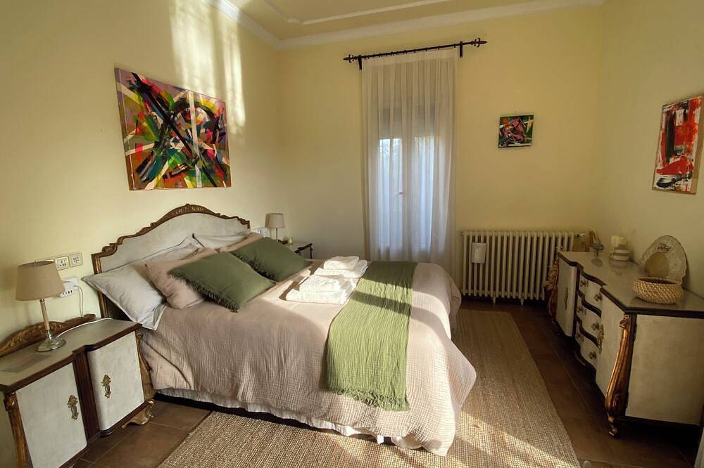 Rustic charm, Olivo Suite with private bathroom and unique views in Alzira, Valencia Provincie