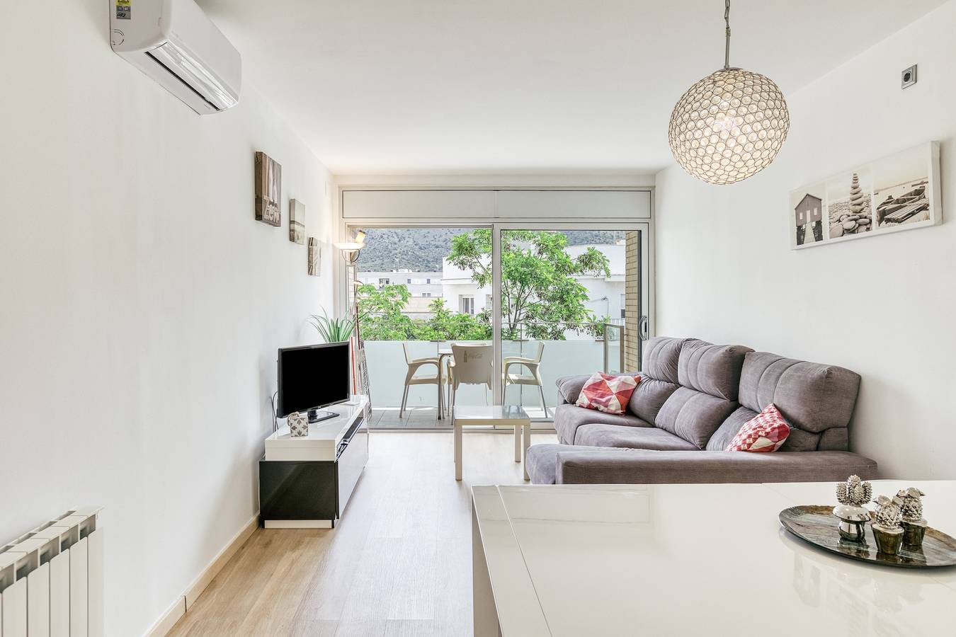 Ganze Wohnung, Ferienwohnung 'Georges' mit gemeinsamer Terrasse, Balkon und Klimaanlage in Roses Centre, Roses