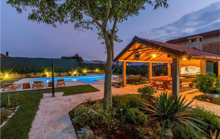 Ferienhaus für 10 Personen, mit Terrasse und Whirlpool, mit Haustier in Split-Dalmatien - 4