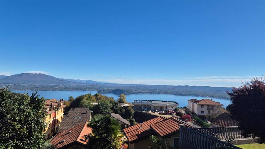 Gîte pour 4 personnes, avec jardin ainsi que vue sur le lac et vue, animaux acceptés dans Massino Visconti