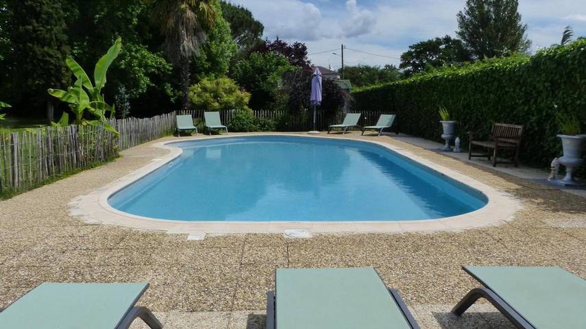 Appartement de vacances pour 4 personnes, avec jardin et piscine, animaux acceptés