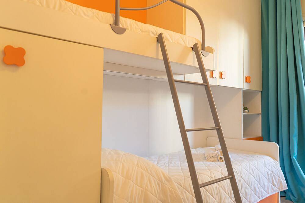 Appartamento intero, Bouganville - Due Camere da Letto Appartamento, Ospiti Massimo 4 in Posada, Provincia di Nuoro