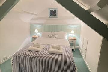 Vacation Rental for 7 Guests in Penzance, Cornwall, Picture 2