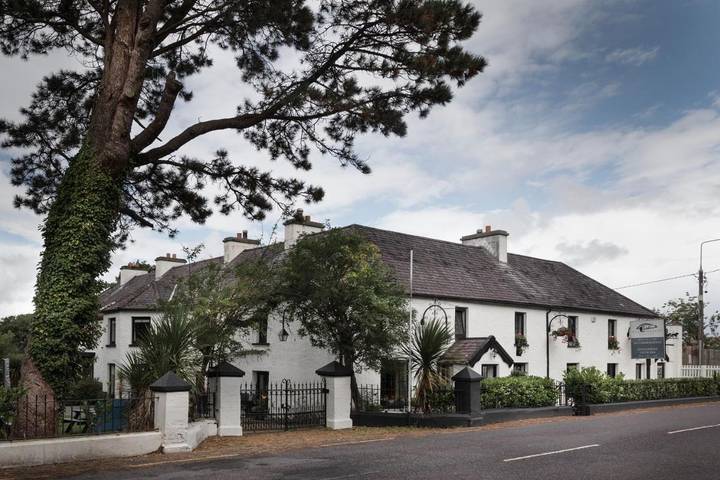 Hotel, with Terrace and Garden as well as View in Glenbeigh