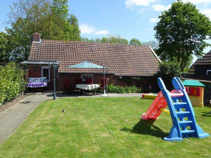 Ferienhaus für 7 Personen, mit Terrasse und Garten in Weener