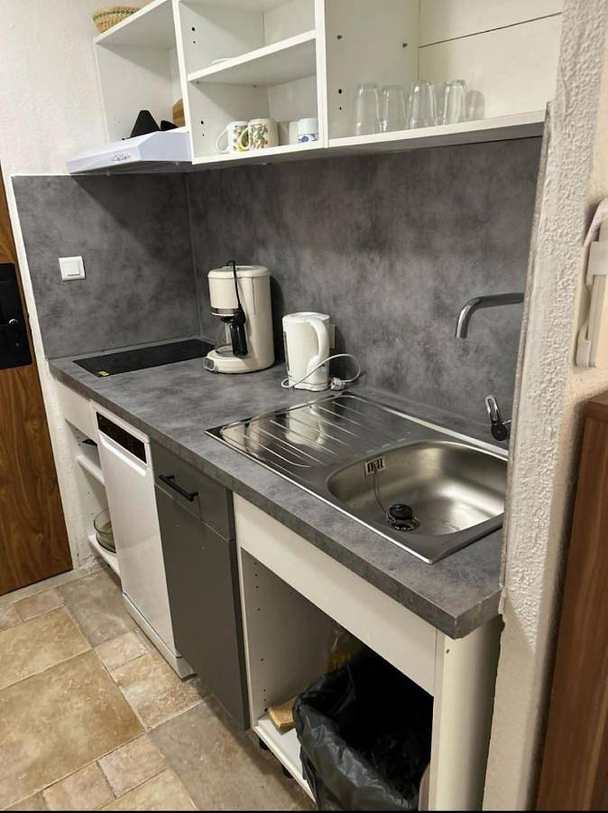 Location de vacances pour 3 personnes, avec jardin ainsi que terrasse et piscine à Corbès - 3