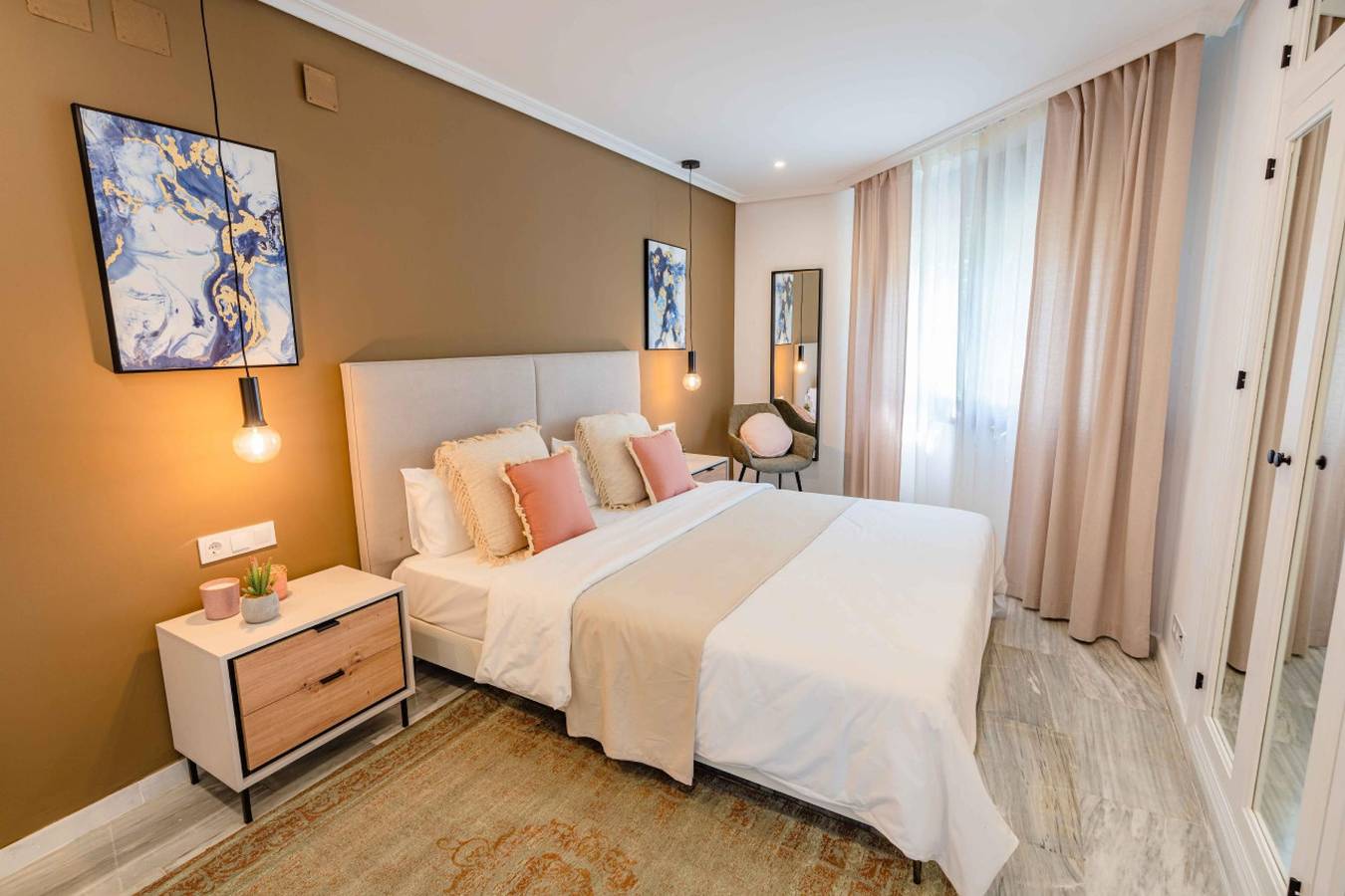 Entire apartment, Enjoy the private jacuzzi and the best Marbella beaches in Marbella East, Marbella