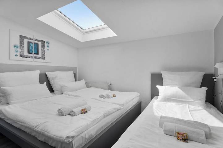 Appartement entier, Charming 3-room apartment - ideal for large groups (up to 12 people) in Homberg/Ruhrort/Baerl, Duisbourg