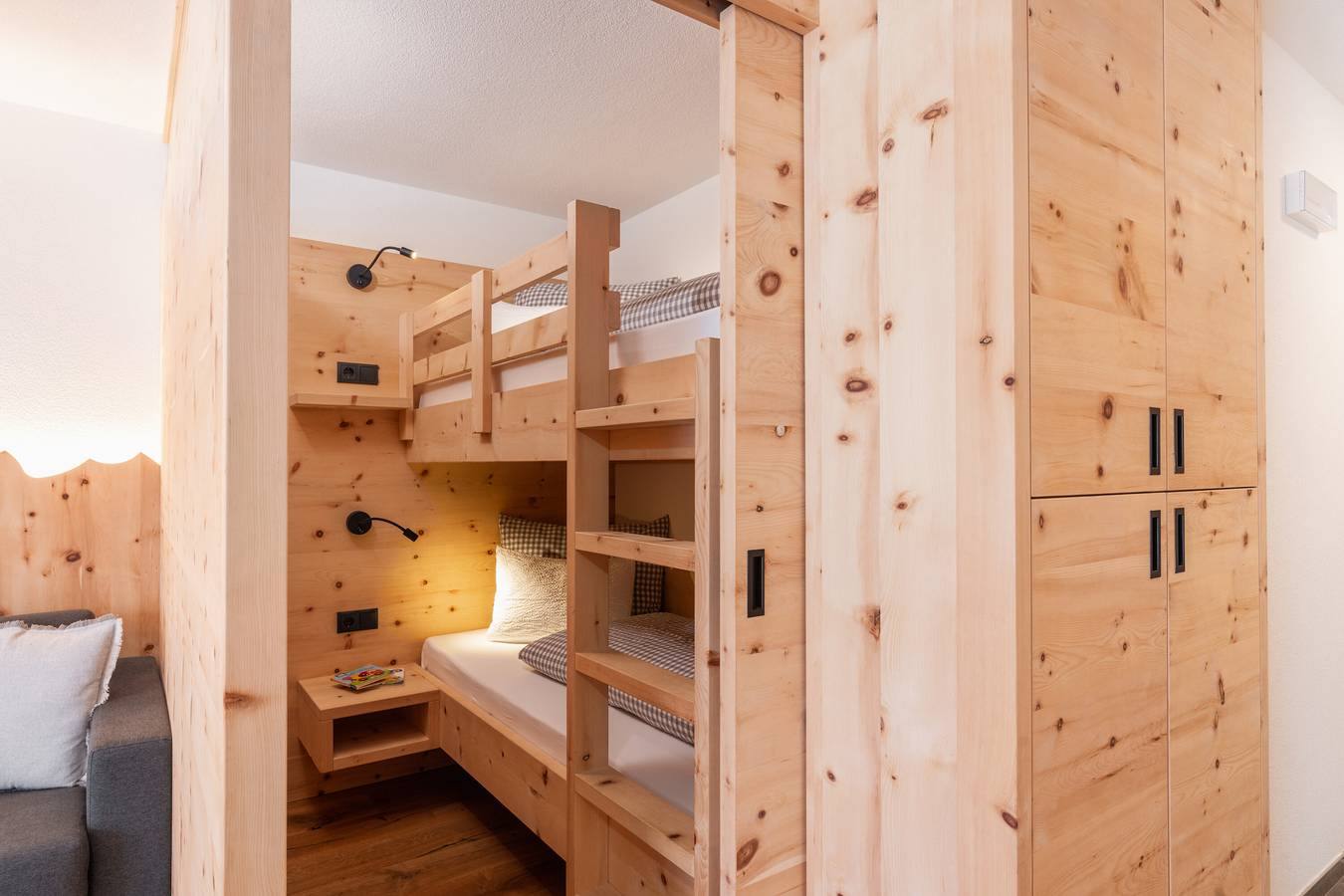 Appartement entier, Appartement 'Huberhof Arnika' avec vue sur les montagnes, terrasse privée et Wi-Fi in Gais, Kronplatz