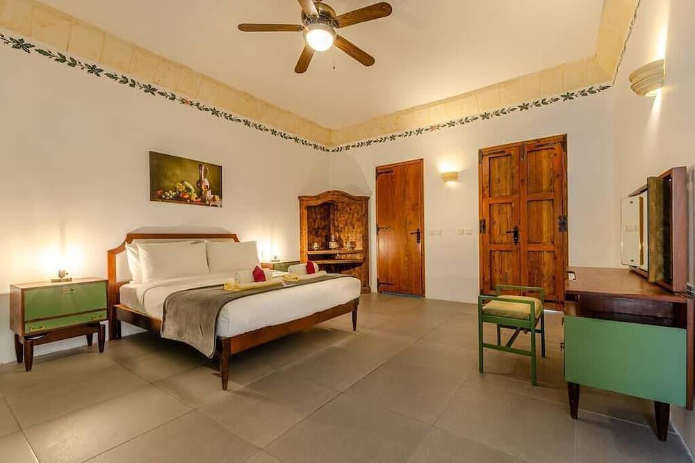 300y/o Gozo Villa with 2 Pools + Incredible Garden in Victoria (Malta), Gozo (Malta)