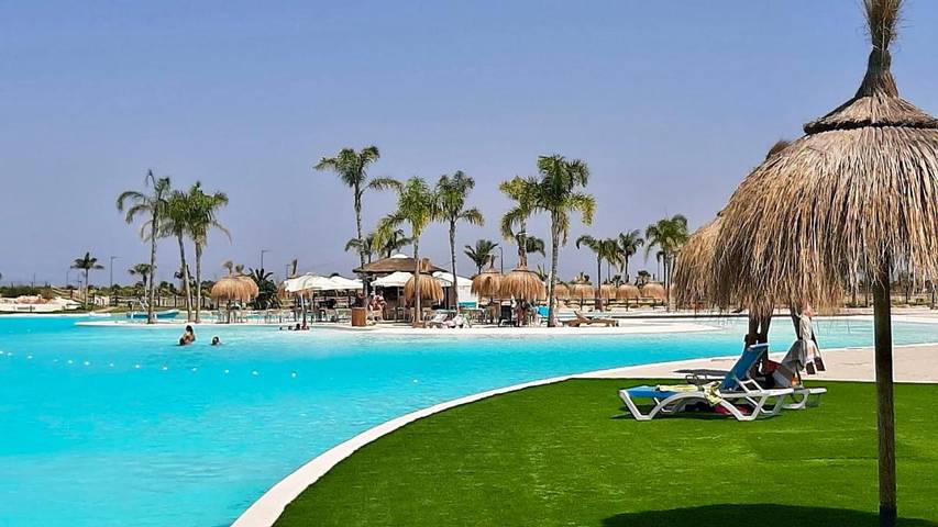 Chalet para 6 personas, con piscina para niños además de jardín y piscina - 1
