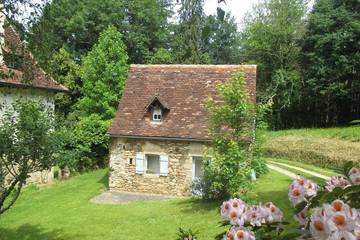 Location de vacances pour 2 personnes, avec jardin à Latouille-Lentillac